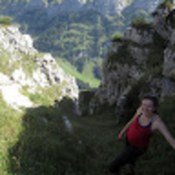 Meet your Posher, Danielle - Picture 1 of 1